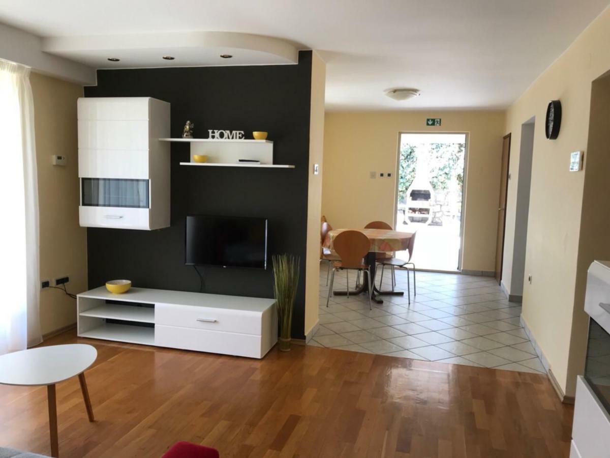 Deluxe Apartment Dora With A Private Parking, Terrace And See View 리예카 외부 사진